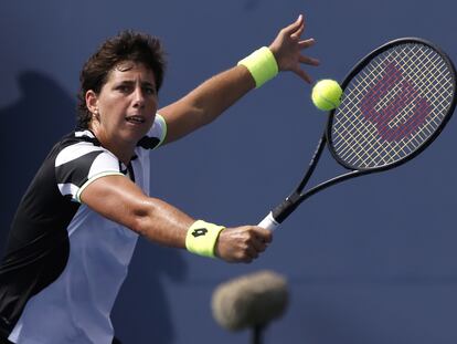 Carla Suárez, durante el partido de este lunes contra Collins en la Pista 5 de Nueva York.