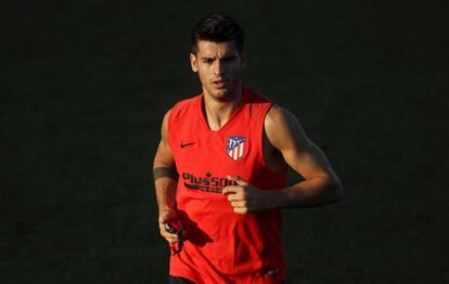 Álvaro Morata, en un entrenamiento con el Atlético de Madrid en el Cerro del Espino.