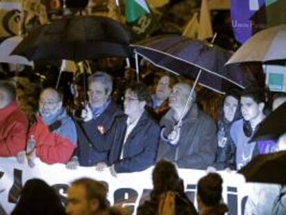 Cabecera de la manifestación de empleados públicos de la Comunidad de Madrid, convocada por las organizaciones sindicales representativas de la Administración regional para protestar contra los recortes del Gobierno de Ignacio González, celebrada esta tarde en Madrid.