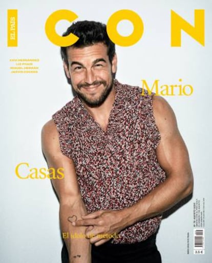 El actor Mario Casas, con una camiseta sin mangas en la portada de ICON.