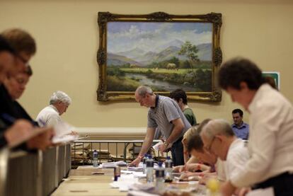 Recuento de votos en Dubl&iacute;n. 