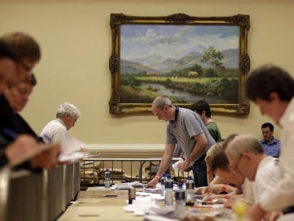 Recuento de votos en Dubl&iacute;n. 