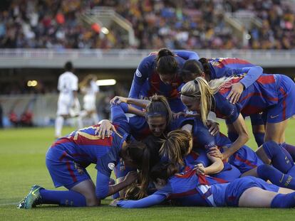 Las jugadoras del FC Barcelona celebran un gol marcado al FC Rosengård en un partido de la Champions femenina disputado en marzo.