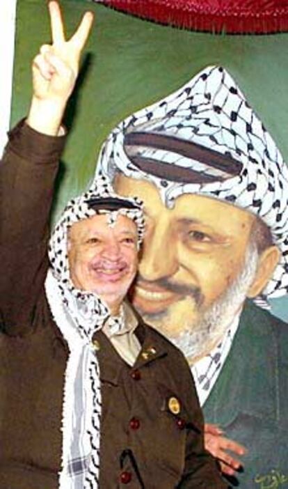Yasir Arafat, ayer en Ramala después de una rueda de prensa.