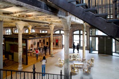 Meyer Scherer & Rockcastle- Urban Outfitters Headquarters