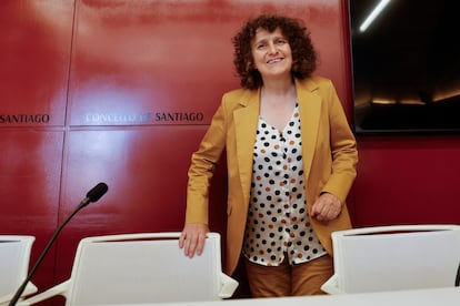 The mayor of Santiago de Compostela, Goretti Sanmartín, in the press conference where she has confirmed that the Franco family has agreed to immediately return the statues attributed to the teacher Mateo to the City Council.