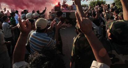 Los rebeldes celebran en Misrata la victoria sobre Gadafi, en 2011.