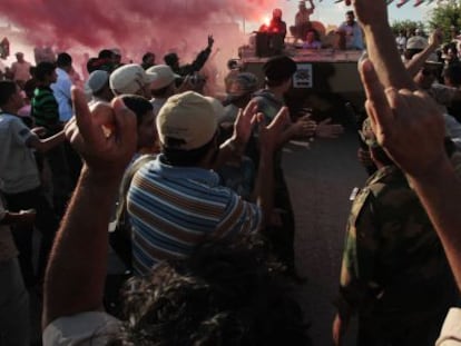 Los rebeldes celebran en Misrata la victoria sobre Gadafi, en 2011.