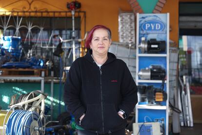 Manuela López en su comercio de Benamargosa.