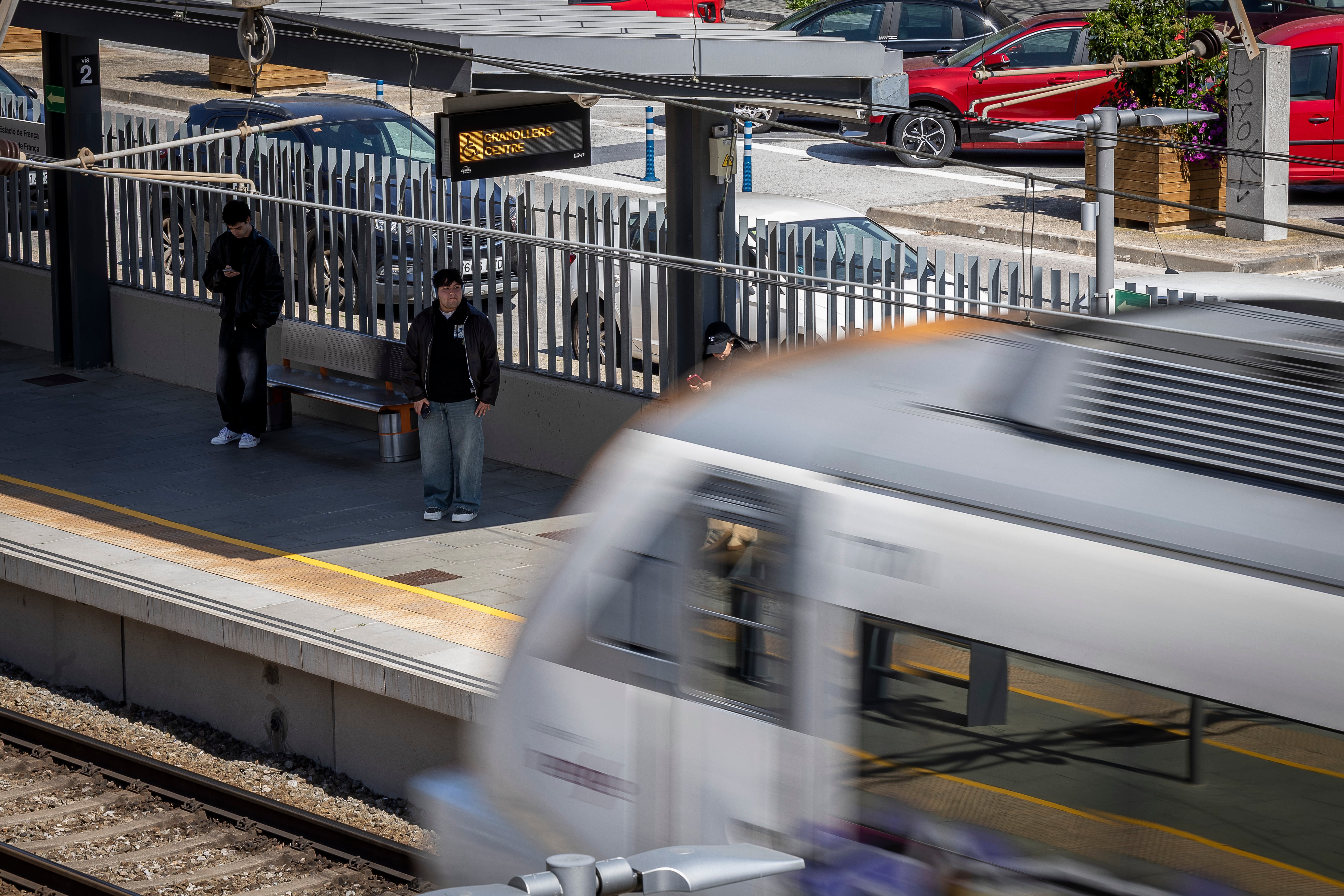 Rodalies registra retrasos de más de 30 minutos en las líneas R1 y R4 por una incidencia en la infraestructura