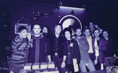 El colectivo Rototom, fundador del festival, en la discoteca de la ciudad italiana de Gaio, en 1998. Filippo Giunta es el cuarto por la izquierda.