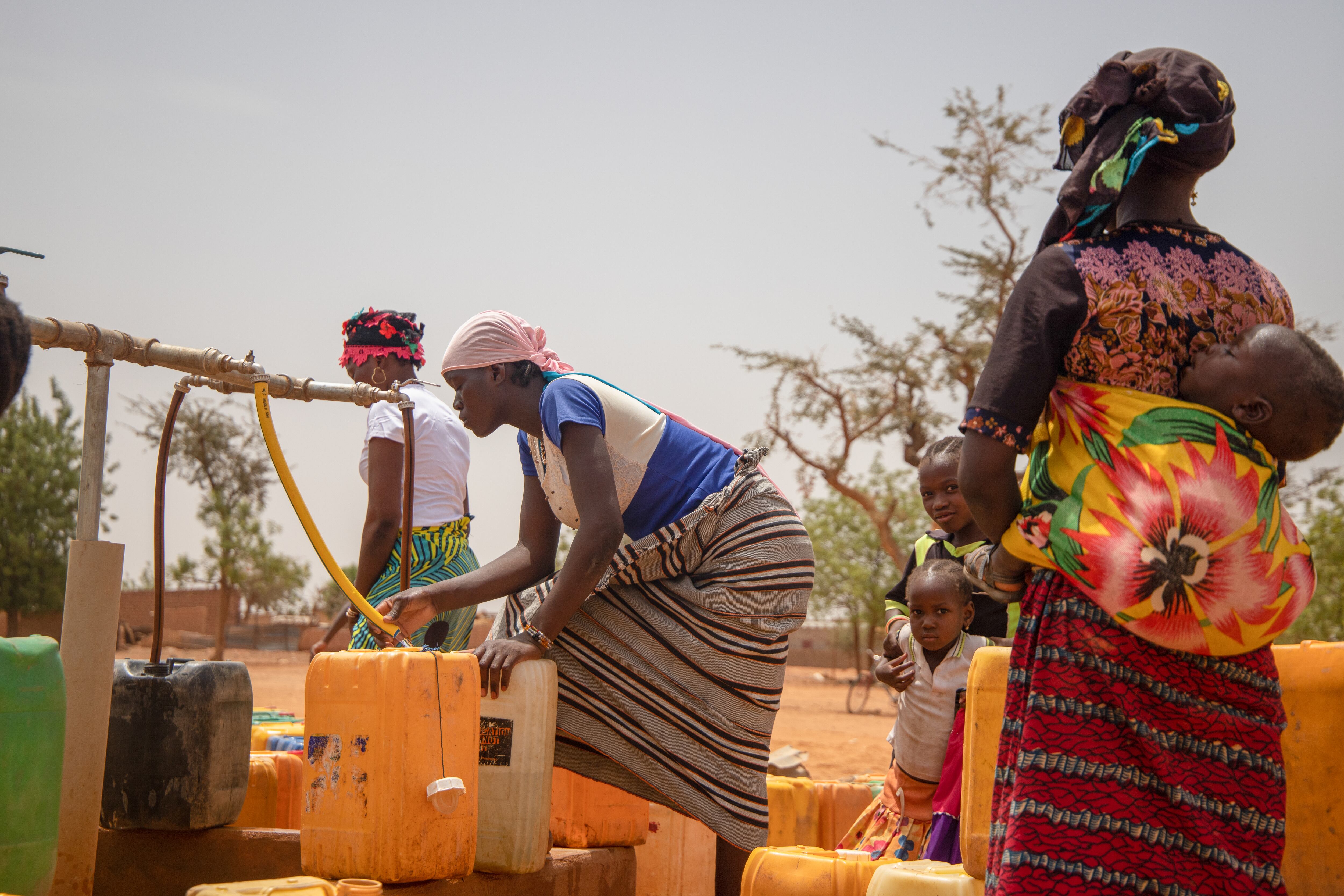 MSF proporciona agua potable a la comunidad, mediante la construcción de nuevos pozos y la rehabilitación de uno antiguo, en la ciudad de Kongoussi, Burkina Faso.