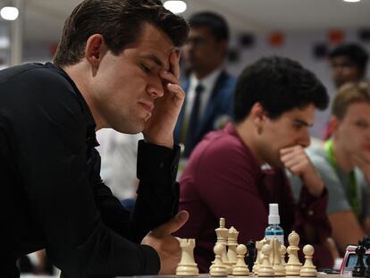 Magnus Carlsen durante la séptima jornada de la Olimpiada de Ajedrez este viernes en Chennai.