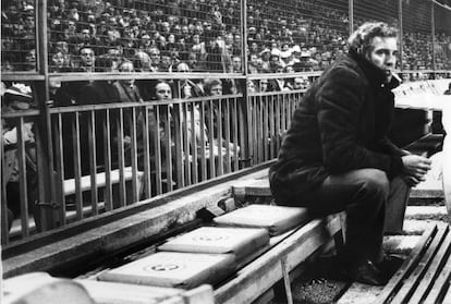 On the Atlético Madrid bench during the 1977-78 season.