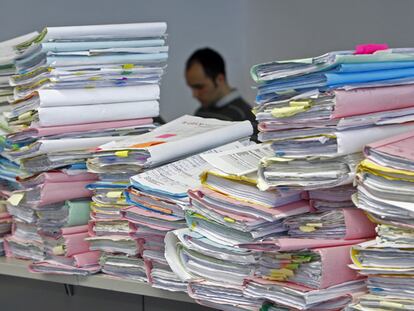 Acumulación de expedientes en la sede de un juzgado de Ciudad Real, debido a la huelga de funcionarios en marzo de 2008.