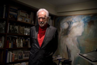 José Rodríguez Elizondo en su casa en Santiago, Chile, el 12 de mayo del 2025.