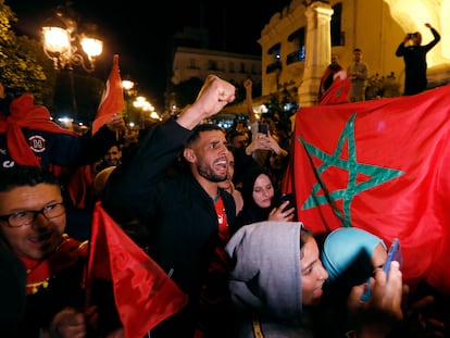 Aficionados tunecinos animaban a Marruecos en el partido contra Portugal, el sábado en Túnez.