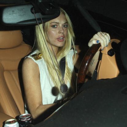 Lindsay Lohan, al volante de su potente coche.