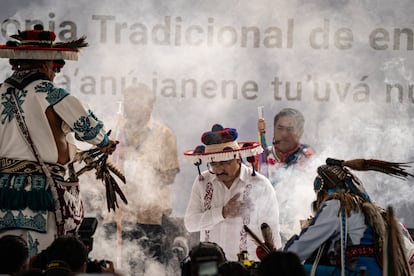La ceremonia estuvo dirigida por representantes de comunidades indígenas de México.