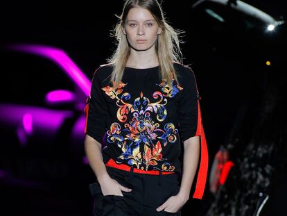 Alvarno se va de fiesta al parking de una discoteca