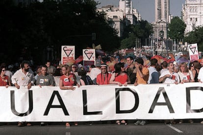 Manifestación a favor de la regulación de los matrimonios gays en Madrid, en junio de 2001.