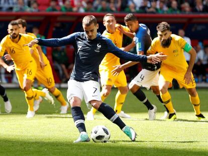 Griezmann lanza el penalti.