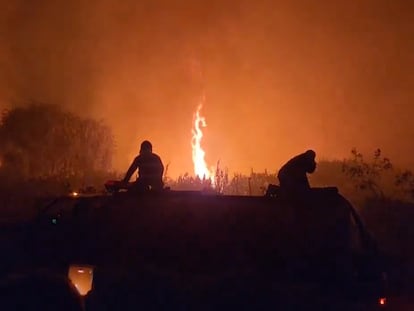 Captura de video que muestra el incendio en el vaso regulador 'El Cristo' en Naucalpan, Estado de México.
