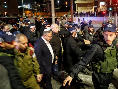 Israeli prime minister Benjamin Netanyahu (C) and Israeli Minister of National Security and leader of the far-right Otzma Yehudit party, Itamar Ben Gvir (C-L), arrive at the scene of a shooting at a synagogue in Neve Yaakov area of Jerusalem, Israel, 27 January 2023.