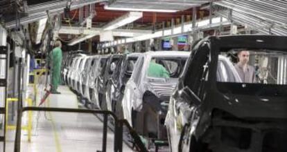 Vista de la cadena de montaje de la factoría que General Motors España.