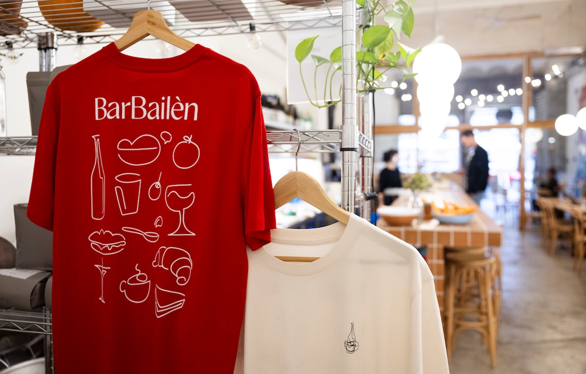 Neither football nor music bands, the t-shirts they wear now are from the trusted bar | Gastronomy: recipes, restaurants and drinks