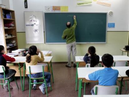 Una clase de religión en un colegio público de Vitoria