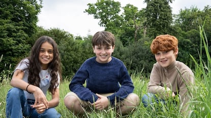 Dominic McLaughlin (centro) será Harry Potter, Arabella Stanton, Hermione Granger y Alastair Stout, Ron Weasley, en la serie de 'Harry Potter' de HBO.
