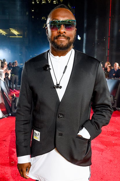 Will.i.am -


El productor y cantante conocido por ser parte del grupo Black Eyed Peas no solo es un referente de los looks de corte más futurista, sino también todo un apasionado de las gafas. En 2014 creó su propia colección de monturas y también ha firmado líneas para compañías del sector óptico. “Las gafas son la mejor manera de convertir un estilismo en algo fresco y único”, afirmó en Vogue Australia.