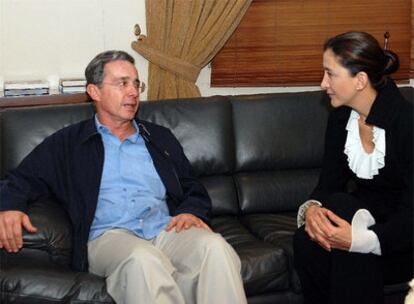 Betancourt y Uribe, en un aeropuerto militar cerca de Bogotá