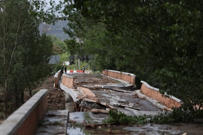 Destrozos causados por las inundaciones en Aldea del Fresno, al suroeste de la Comunidad de Madrid, este lunes.