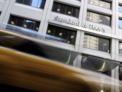 S&P justificó su decisión al considerar que hay posibilidades de que el Gobierno griego necesite este año "financiación adicional". EFE/Archivo