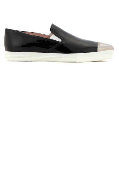 Slip on sneackers con punta metalizada de Miu Miu. Disponibles en varios colores (365 euros).