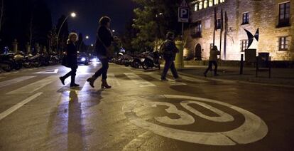 Un cruce de zona 30 en el barrio de Les Corts, Barcelona.