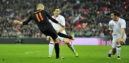 Robben marca su segundo gol frente a Inglaterra