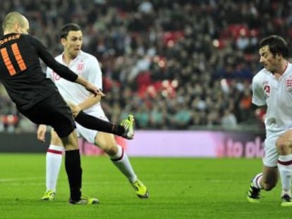 Robben marca su segundo gol frente a Inglaterra