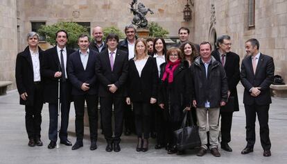 La actual junta de la Mesa del Tercer Sector, en un encuentro con el presidente Puigdemont