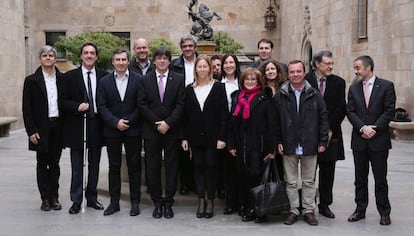 La actual junta de la Mesa del Tercer Sector, en un encuentro con el presidente Puigdemont