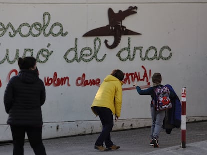 Entrada de la escuela Turó del Drac de Canet de Mar.