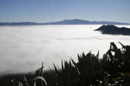 Mar de nubes frente al hotel rural Roc Llarg, en Sant Bartomeu del Grau (Barcelona).