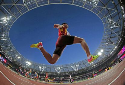 Pablo Torrijos en la final de triple salto el jueves por la noche.