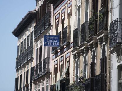 Fachada de unos edificios en las calles de la capital.