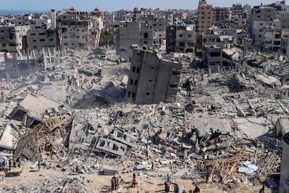 Daños en la zona del hospital Al Shifa, en Ciudad de Gaza, tras la retirada del ejército israelí, este lunes.