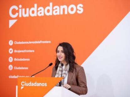 Los barones socialistas responden a la portavoz de Cs que apoye con sus 10 diputados la investidura del líder socialista para evitar que dependa de ERC