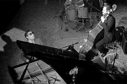 El pianista Tete Montoliú, durante su actuaciones en el San Juan Evangelista, en febrero de 1985.