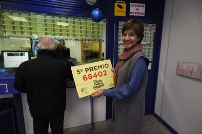 Administración de lotería de Villaviciosa de Odón (Madrid) donde se ha vendido integro el quinto premio en el sorteo de Navidad. 